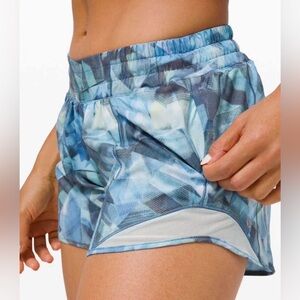 Lululemon Hotty Hot Short II *Long 4" size 8